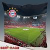 BERONAGE Dekokissen FC Bayern München Kissen Allianz Arena 40x40 cm Fußball-Kuschelkissen, passend zur Bettwäsche, ideal für Sofa, Couch, Bett, Auto, Camping Bild 4