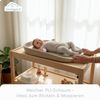 kindsgard Wickelauflage „Skifte“ – Weiche Wickelmatte aus PU mit erhöhtem Rand – Abwaschbar, Hygienisch, Schadstofffrei – 68,5x48 cm – Für Wickeltisch, Kommode, Waschmaschine oder Boden (Beige) Bild 2