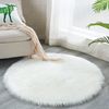 HEQUN Faux Lammfell Schaffell Teppich, Lammfellimitat Teppich Longhair Fell Optik Nachahmung Wolle Bettvorleger Sofa Matte (60x60 cm, Weiße) Bild 5