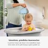 reer MyHappyBath Cup - Haarwaschbecher, Ermöglicht dir das Haarewaschen deines Babys ohne tränen, Flexibler Becher zum einklappen und griff entfernung - optimal für Reisen durch großer Platzersparniss Bild 2