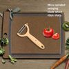 Victorinox | Universalschäler für Obst und Gemüse | extra scharf | Zackenschliffklinge | zweischneidig | ergonomischer Griff | Limited Edition hellorange Bild 4