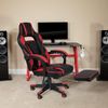 Flash Furniture Gaming Stuhl mit hoher Rückenlehne – Ergonomischer Bürosessel mit verstellbaren Armlehnen und Fußstütze – Perfekt als Zockerstuhl und fürs Home Office – Rot Bild 5