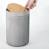 mDesign Mülleimer Abfalleimer Papierkorb 5L Schwingdeckel Bambus Kunststoff Grau Bild 4
