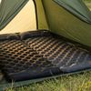 Sekey 2er Set Selbstaufblasende Isomatte mit Kissen, Outdoor 10cm dicke Campingmatte Ultraleicht, Grau Bild 3