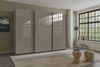 Schwebetürenschrank Kleiderschrank 300 cm Vollausstattung Glasfront in Sand Grau Bild 3