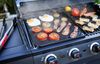 Char-Broil Grillplatte Universalgrillplatte Plus 34 x 41,2 x 2,8 cm, Leichter Einbau – Rost raus, Grillplatte rein Bild 4