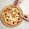 Relaxdays 16 x Pizzabrett Bambus mit Backpapier Bild 3