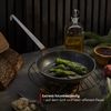 MEISTERKOCH Premium Bratpfanne 28 cm Ø | Made in Germany | Profi-Pfanne aus Schmiedeeisen induktionsgeeignet | zum Kochen auf Herd, Grill, offenem Feuer und im Ofen geeignet Bild 3