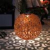 LED Solar Steckleuchte, Dekor Stanzungen Kugel, 28,5 cm Bild 4