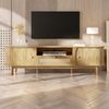 TV-Schrank mit Türen und Schubladen. TV-Schrank aus Rattan, Massivholztüren, Aufbewahrungslösung im Landhausstil – niedrige Frontblende. Bild 5
