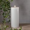 LED Blockkerze ,Flamme Flow' in Weiß, Batterien, Timer, Echtwachs, warmweiß flackernd, H 27cm, Ø 10cm Bild 2