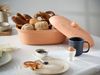 Brottopf oval aus Naturton - praktische Brotaufbewahrung - Brotbehälter mit Griff am Deckel - Brotkasten Ton unglasiert - atmungsaktiver Tontopf für Brot Bild 3
