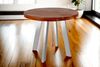 Esszimmertisch rund 140 cm Akazienholz nussbaumfarben silber SOPHIA 134963644 Bild 2