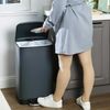 Songmics Mülleimer mit Inneneimer und Deckel, Softclose, luftdicht, Stahl, 30 Liter, Rauchgrau Bild 4
