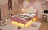 Kinderbett 90x200 cm, gepolstertes PU-Kopfteil mit Krone und einfarbiger LED, robuster Holz‑/Eisenrahmen, Weiß+Rosa Bild 3