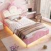 Kinderbett 90x200 cm, gepolstertes PU-Kopfteil mit Krone und einfarbiger LED, robuster Holz‑/Eisenrahmen, Weiß+Rosa Bild 2