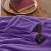 LUMALAND Kuscheldecke mit Ärmeln aus weichem Coral Fleece - Handytasche & Fußtasche - 150x180 cm - Lila Bild 5