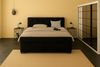 Boxspringbett TOM 200x200 cm mit Matratze und gepolstertem Kopfteil. Farbe Schwarz Bild 3