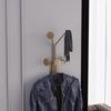 Calicosy 'GIRAFFE' Wandgarderobe mit 5 Haken aus goldfarbenem Metall H40 cm - Golden Bild 4