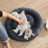 FEANDREA Kuscheliges Haustierbett, herausnehmbares Kissen, Donut Katzenbett, für Wohnzimmer, waschbar, 70 cm, grau Bild 3