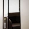 Lookway Kleiderschrank ATRIUM Vier­türiger Schrank mit Glasfront inklusive Trageservice Bild 4