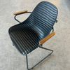 STREAM Schalenstuhl, Sitzschale: Kunststoff schwarz, Gestell: Aluminium dunkelgrau Bild 2