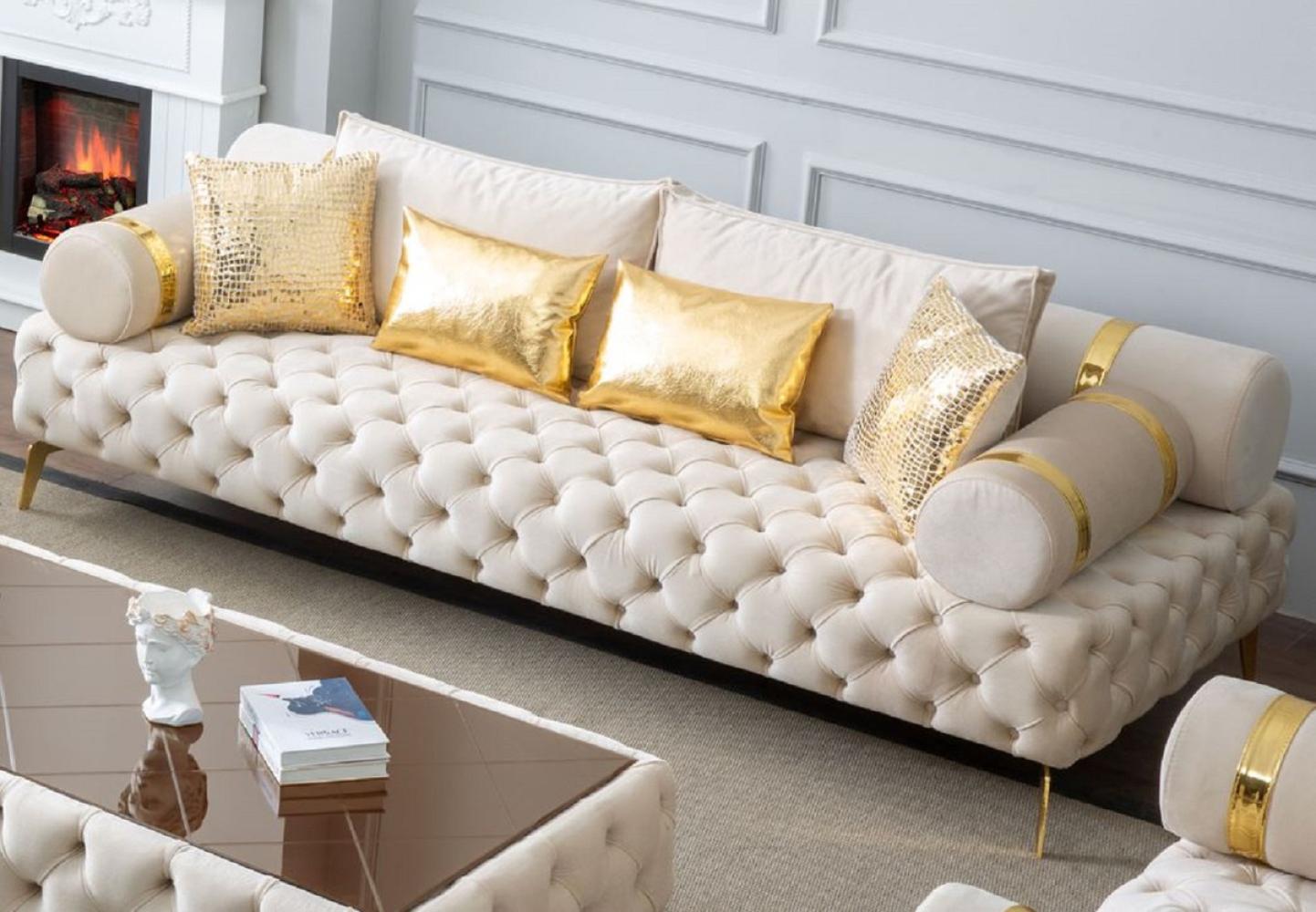 Casa Padrino Luxus Chesterfield 3er Sofa Creme / Gold 250 x 115 x H. 70 cm - Chesterfield Wohnzimmer Sofa - Wohnzimmer Möbel - Chesterfield Möbel - Luxus Möbel - Luxus Einrichtung - Möbel Luxus Bild 1