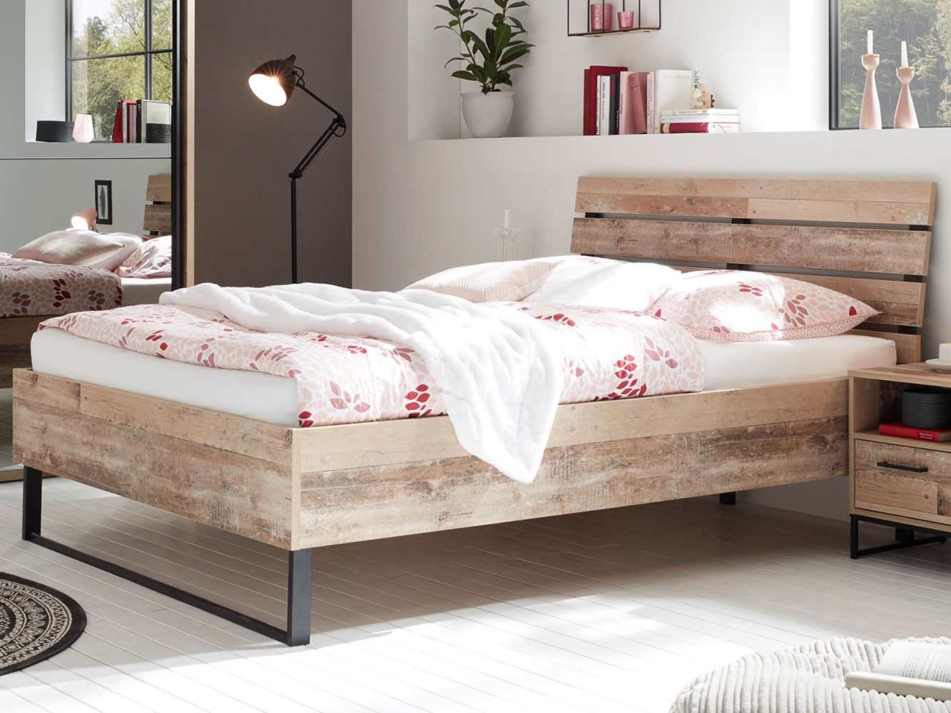 Bett >Renfrew< in Old Style hell - 146x100x213cm (BxHxT) Bild 1