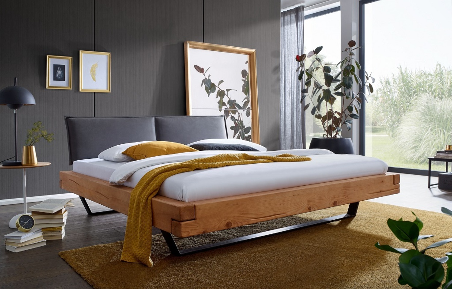 Balkenbett 'Nicole' 180x200cm Kiefer massiv honig gebeizt Bild 1