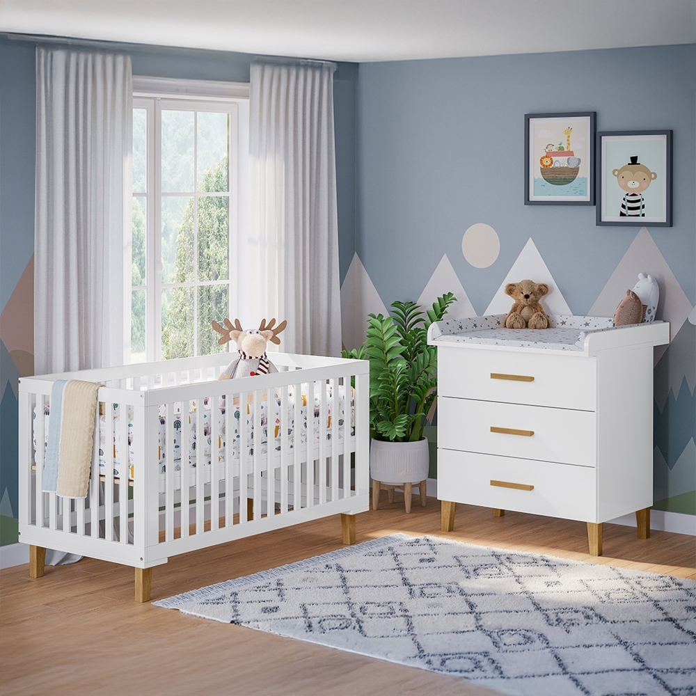 Bellabino 'Liri' Babyzimmer Set aus Babybett 70x140 cm und Wickelkommode, weiß, 3-fach höhenverstellbares Kinderbett (umbaubar in Juniorbett), Wickeltisch mit abnehmbarem Wickelaufsatz Bild 1