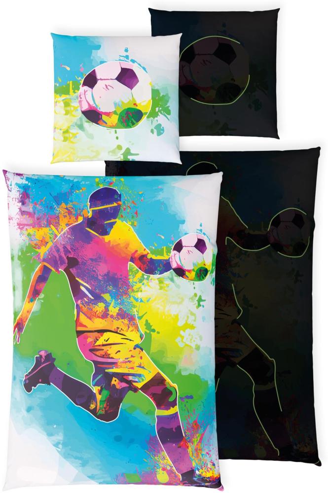 Carpe Sonno Kinderbettwäsche + 10 SPIELE Leuchtende Fußball Bettwäsche 135x200 Kinder Bettzeug Set, Renforcé, 2 teilig, GLOW IN THE DARK Fußballer Bettwäsche Fussball Bild 1