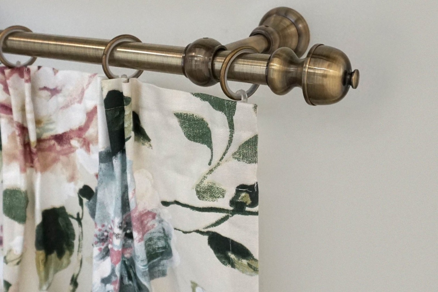 GARESA Gardinenstange ANDREA, Ø 20 mm, 1-läufig, Wunschmaßlänge, verschraubt, Metall, Vorhanggarnitur, verlängerbar, Endknopf Profil klein, mit Ringen Bild 1