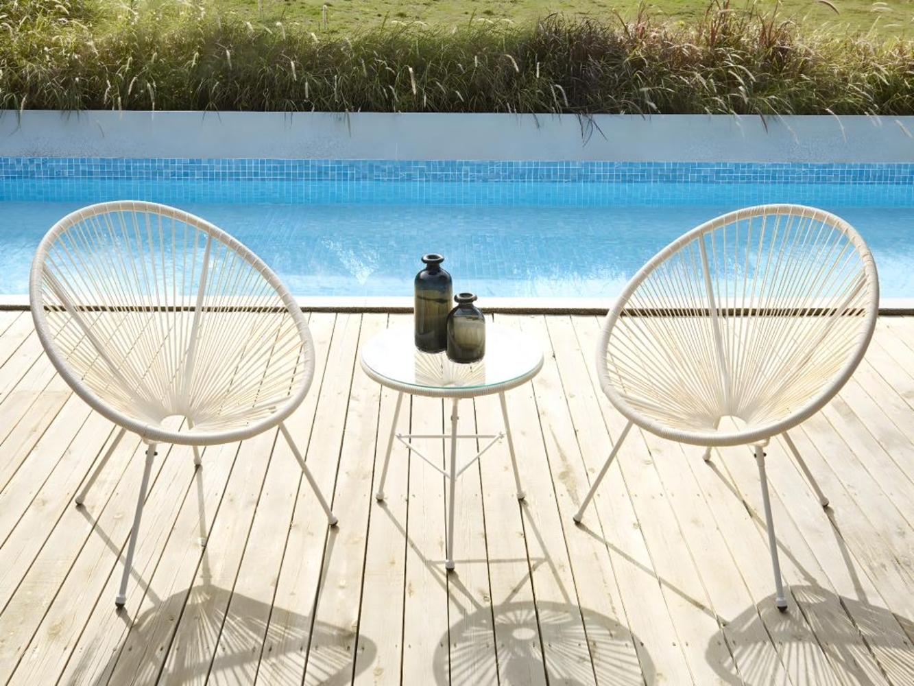 Vente-unique - Garten-Sitzgruppe: 2 Sessel 1 Tisch - Polyrattan - Weiß - ALIOS III von MYLIA Bild 1