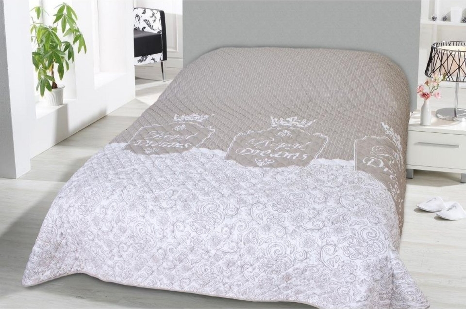 Tages-Decke XXL (220x240 cm) mit wattierter Zwischenlage, in verschiedenen gesteppten Patchwork Designs, Überwurf Steppbett (Design: Royal Dreams) Bild 1