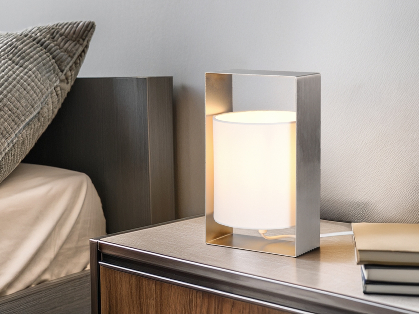 Moderne Tischlampe PAIL Metallrahmen Silber, Stoffschirm Weiß, Höhe 27cm Bild 1