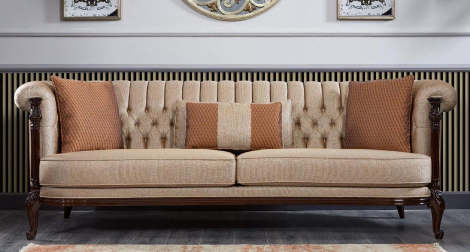 Casa Padrino Luxus Barock Chesterfield Sofa Beige / Dunkelbraun - Prunkvolles Wohnzimmer Sofa - Barockstil Wohnzimmer Möbel - Luxus Möbel im Barockstil - Barock Einrichtung - Edel & Prunkvoll Bild 1