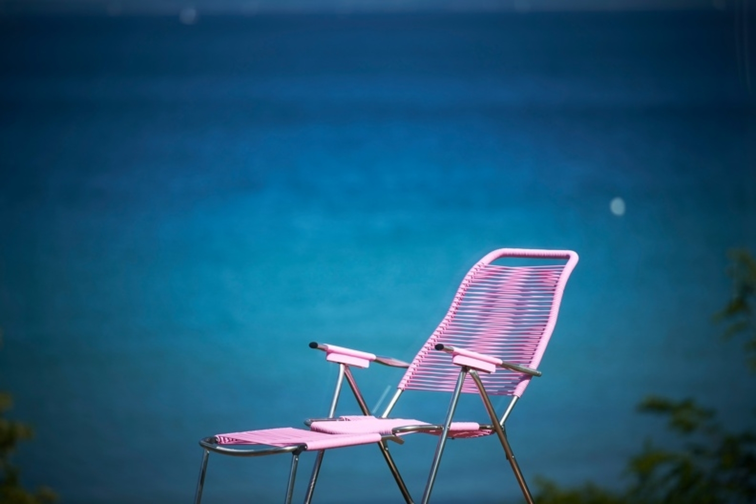 Armlehnsessel Spaghetti aus Aluminium, Pink Bild 1