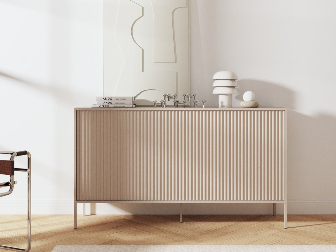 Beautysofa Kommode NOTO 150 cm im modernen Design mit geriffelten Fronten (Farbe Cashmere, mit 3 Türen Push-to-Open) Bild 1