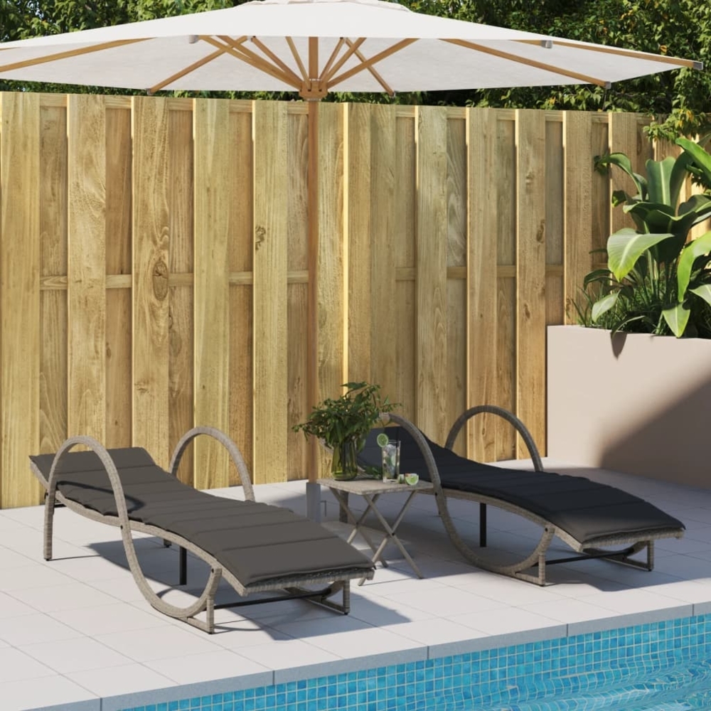 vidaXL Sonnenliegen 2 Stk. mit Auflagen Hellgrau Poly Rattan 3277312 Bild 1