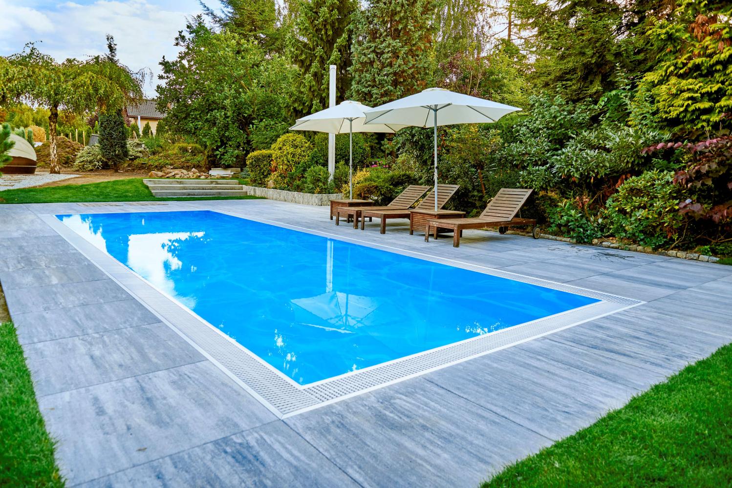 PP-Pool mit Überlauf | 8,62 x 3,72 x 1,50 m Weiß Treppe über gesamte Poolbreite Bild 1