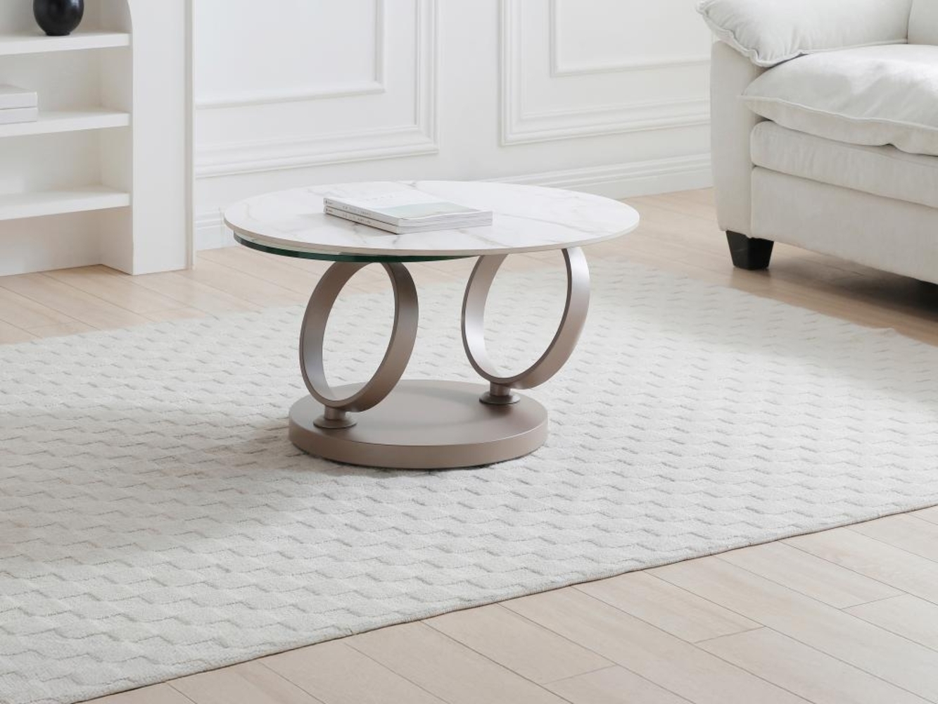 Vente-unique - Couchtisch mit drehbaren Tischplatten - Keramik, Sicherheitsglas & taupefarbenes Metall - Marmor-Optik Weiß - JOLINE von Maison Céphy Bild 1