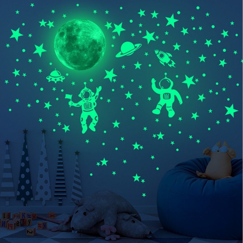 ZEUOPQ Wandtattoo Dekorative Wandaufkleber, Fenster Wandsticker Glow-in-the-Dark (Wanddeko Modern Leuchtsticker für Kinderzimmer Schlafzimmer Wohnzimmer, 2 St, Leuchtmond fluoreszierend Astronaut Mond leuchtend Aufkleber), Selbstklebende dekorative Wan... Bild 1