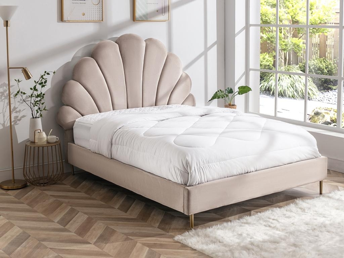 Vente-unique - Bett mit Kopfteil in Muschelform - 160 x 200 cm - Samt- Beige - LIVAYA Bild 1