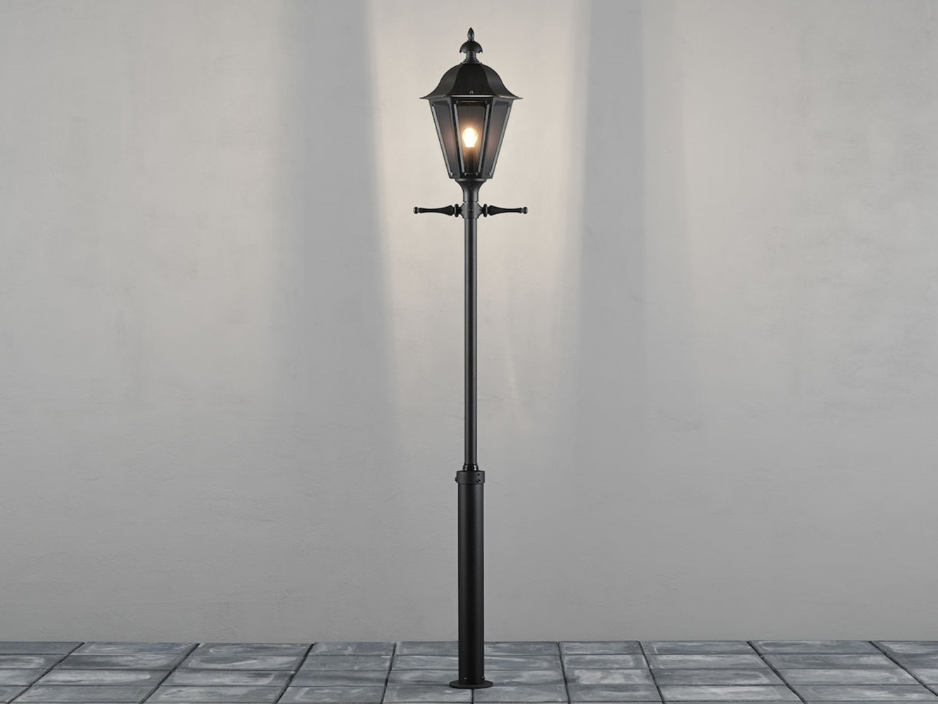 KONSTSMIDE Pallas Schwarze Standleuchte Bild 1