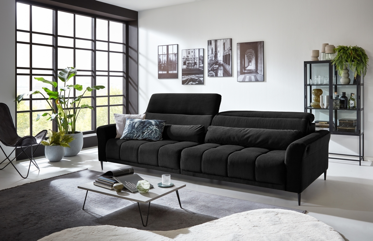 Big-Sofa >Wolve< 2x elektr. Verstellung, 2 Kissen, Cord schwarz - 280x108x118cm (BxHxT) Bild 1