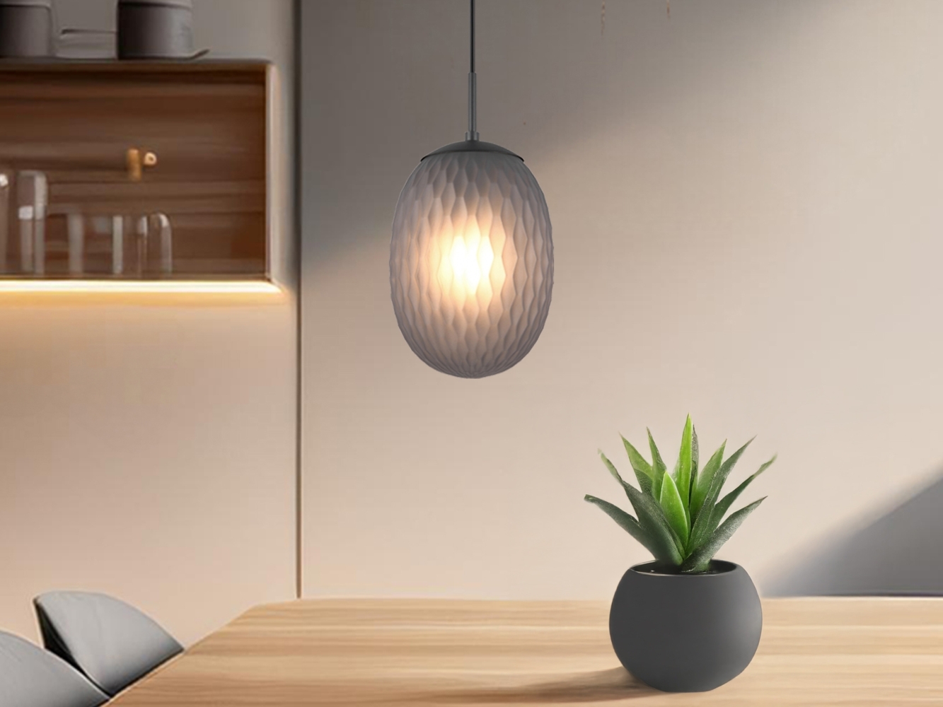 Kleine LED Pendelleuchte mit Rauchglas Lampenschirm oval, Ø 17cm Bild 1