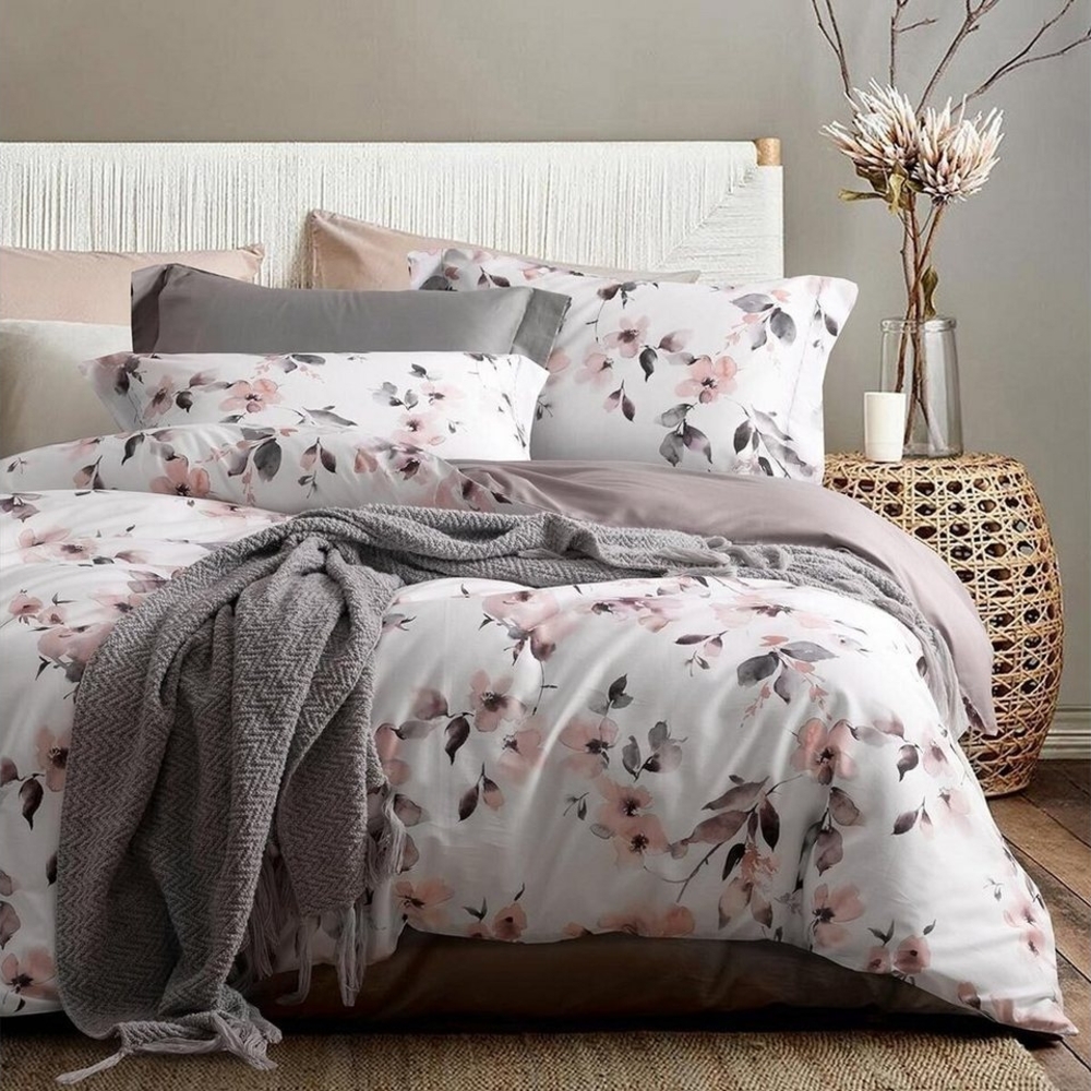 TRAUMSCHLAF Bettwäsche Leeds, Mako Satin, 2 teilig, florales Design mit seidigem Glanz Bild 1