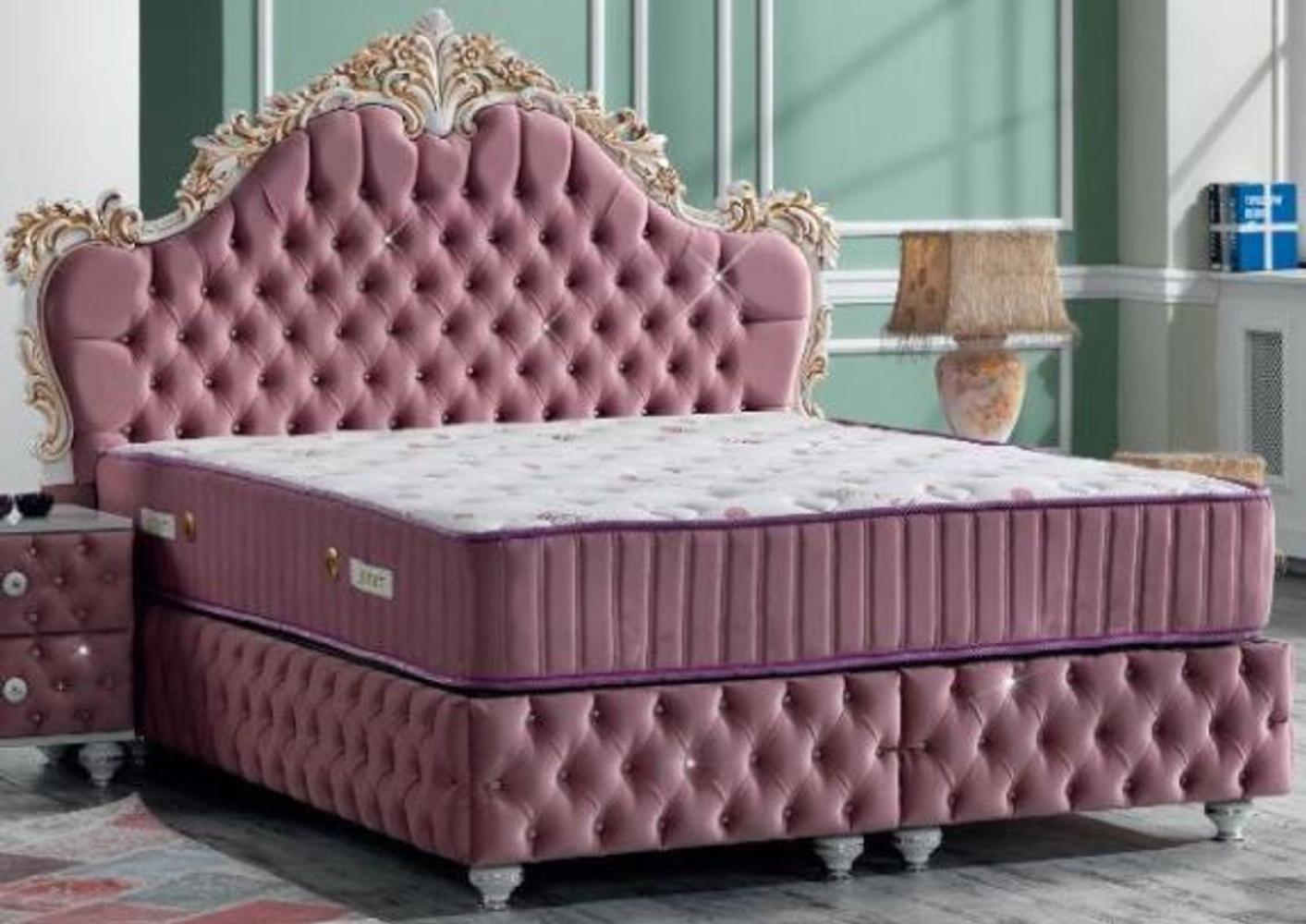 Casa Padrino Barock Doppelbett Rosa / Weiß / Antik Gold - Prunkvolles Samt Bett mit Glitzersteinen und Matratze - Schlafzimmer Set im Barockstil Bild 1