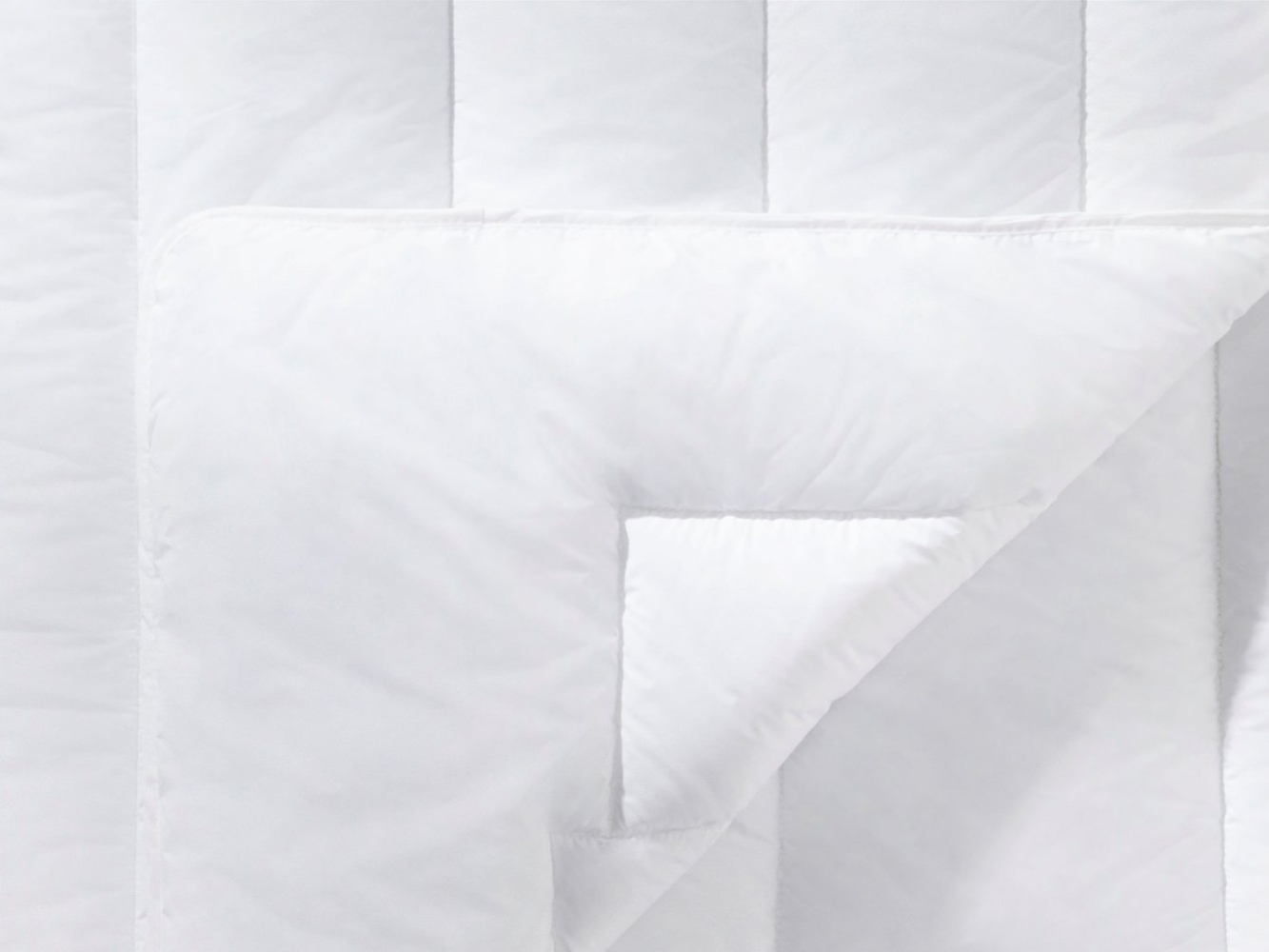 Schlafgut Microfaserbettdecke Premium, Bettdecke, 135x200, 155x220 cm und weitere Größen, Sommer oder Winter Bild 1