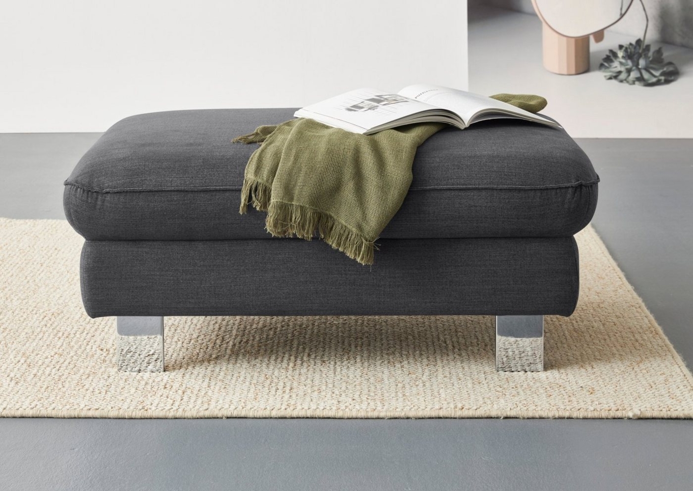 COTTA Hocker Driver, mit edlen Metallfüßen Bild 1